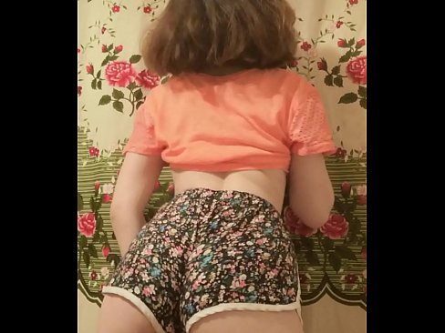 ❤️ Sexy jonge babe dy't har koarte broek op 'e kamera útstrielet Neuken by porno fy.porn-milf300.ru ❌