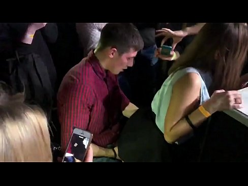 ❤️ Echte seks yn in Russyske nachtclub. 18-jierrich Russysk famke yn 'e anus en fagina neukt yn in nachtclub Neuken by porno fy.porn-milf300.ru ❌
